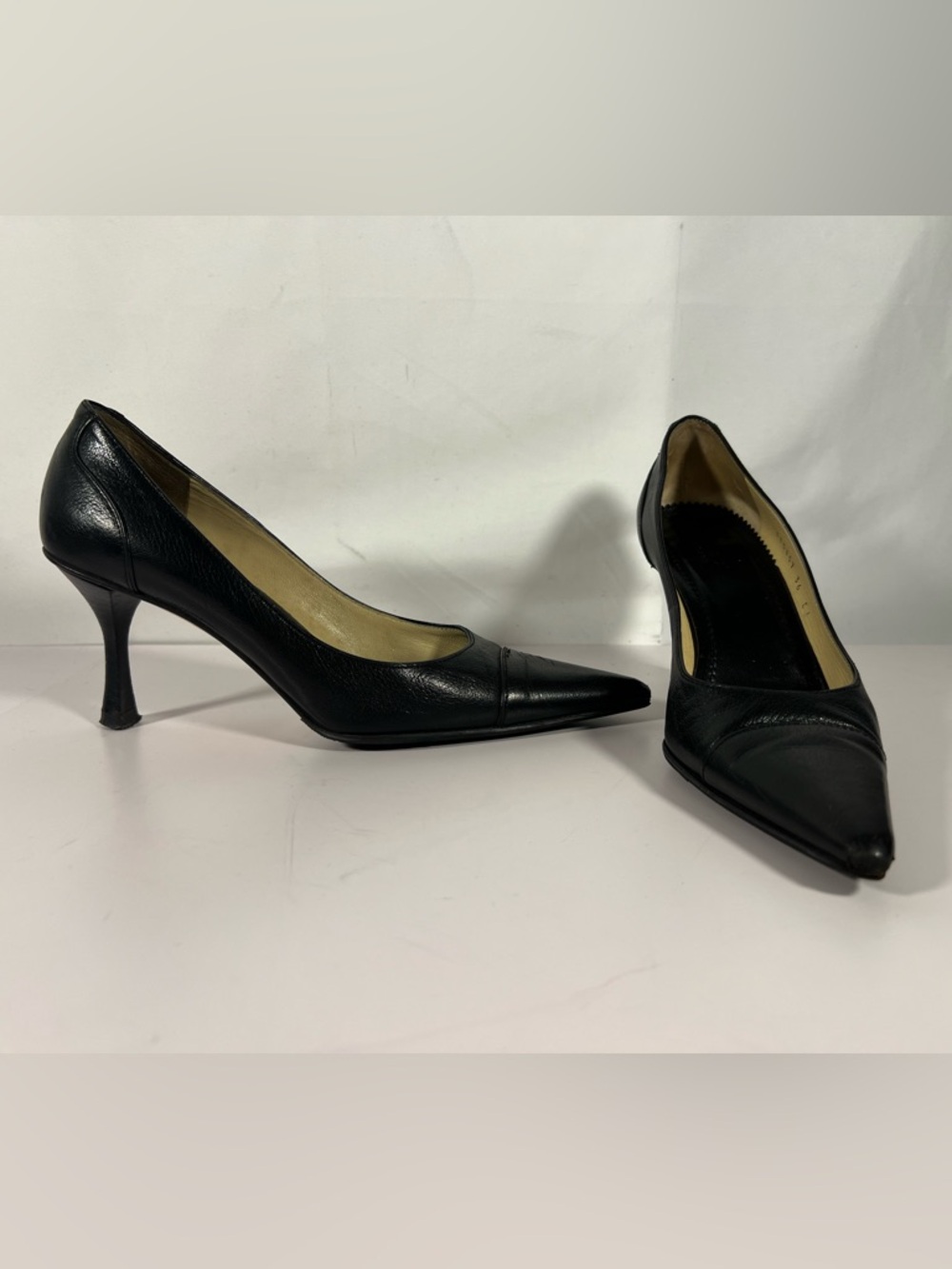 7031: Gucci Vintage Black Leather Pointed Toe Stiletto Pumps Size 36C